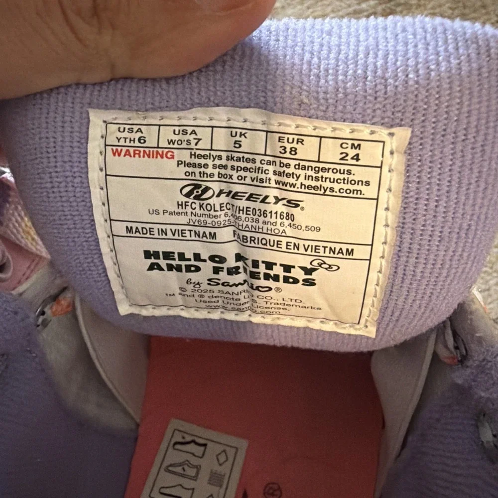 Heelys Hello Kitty and Friends Size 6Y women 7